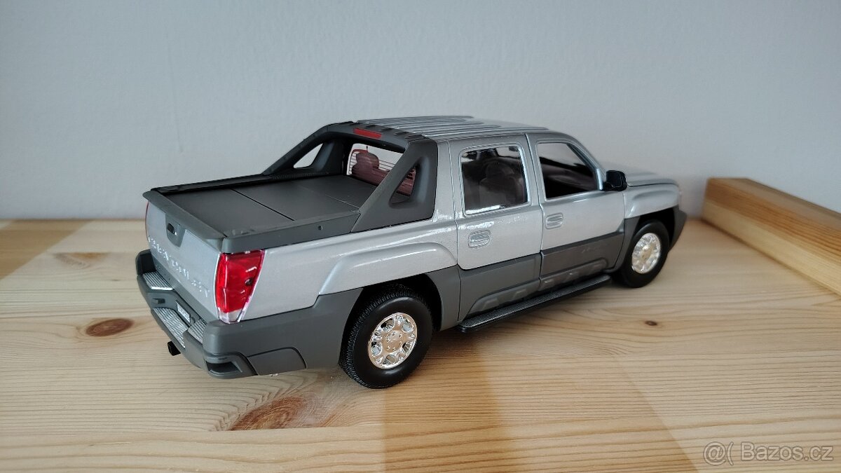 Chevrolet Avalanche 1:18 Maisto - 2