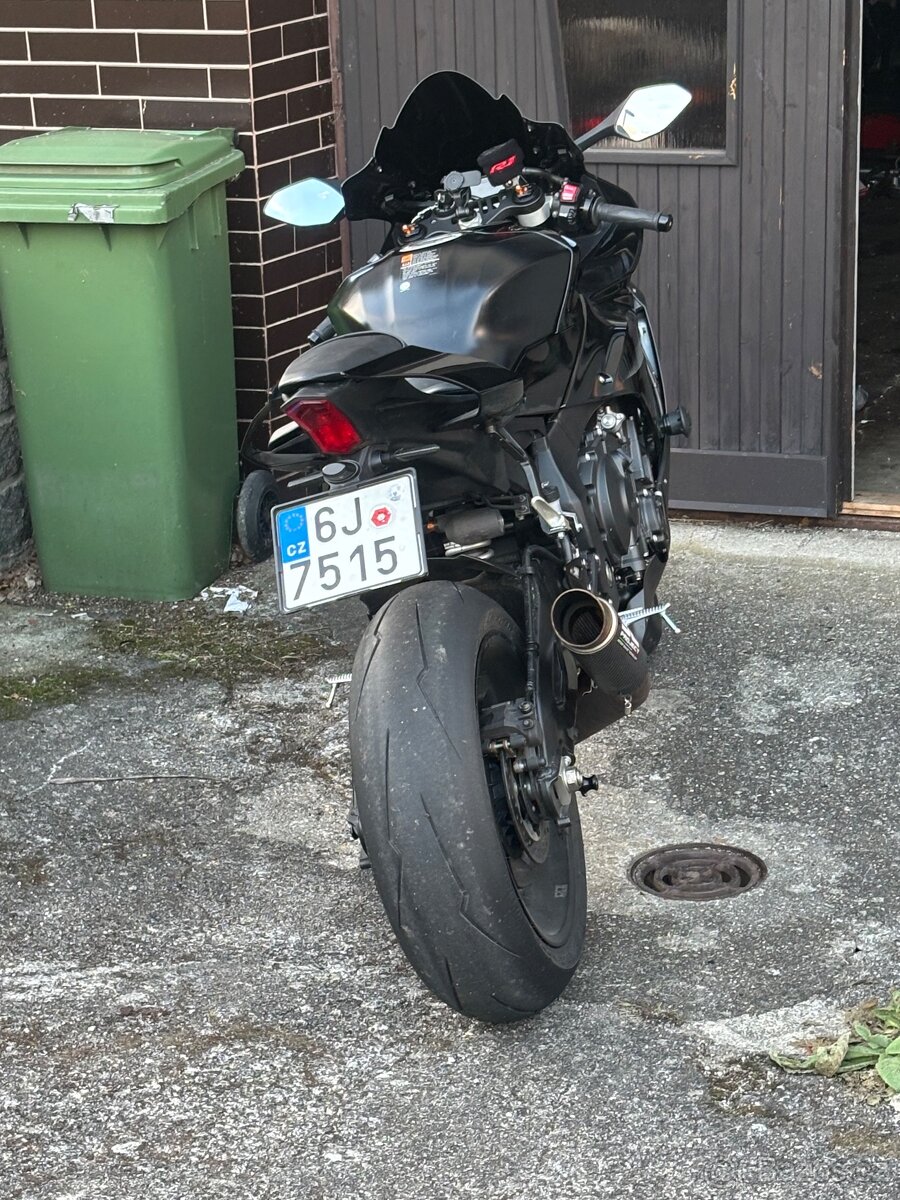 Yamaha R1 2018 najeto 3600 km - 2