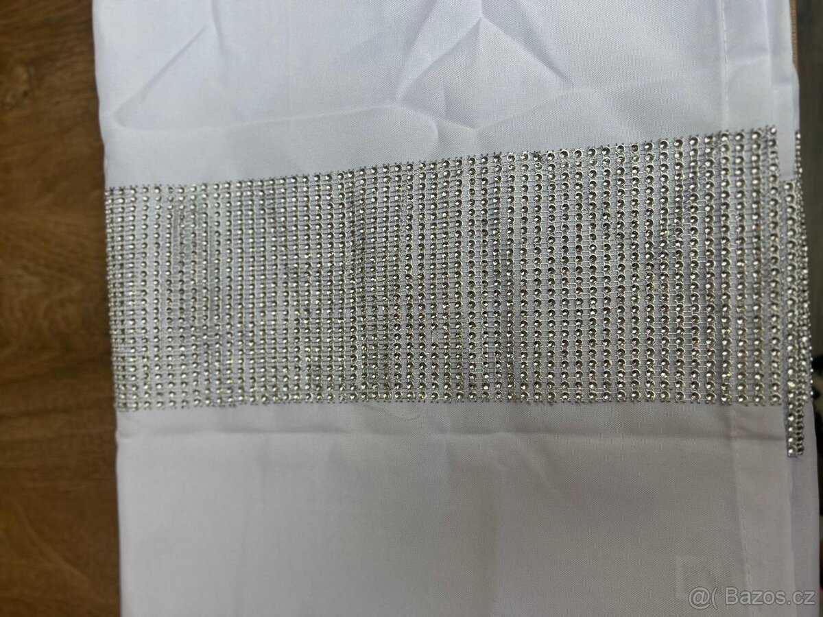 Dekorační bílá šála s kamínky - 2