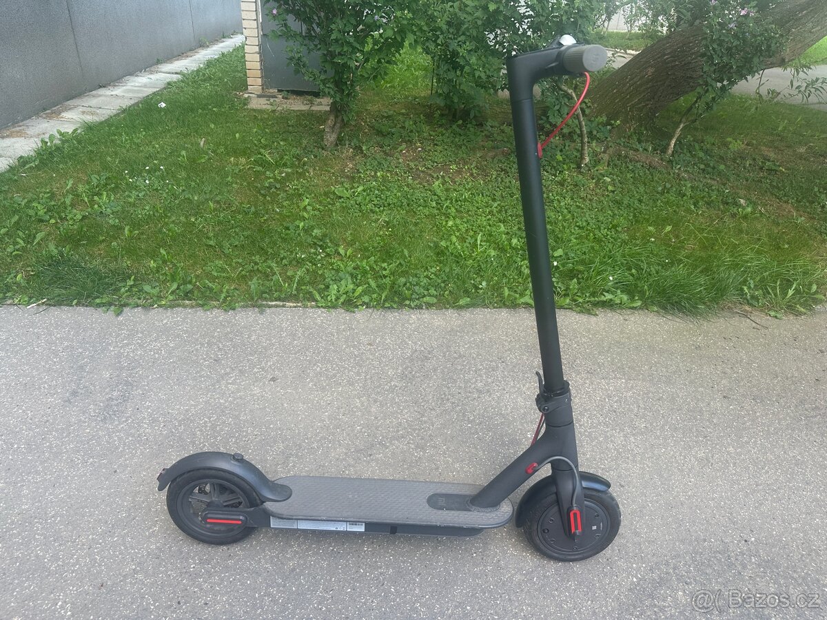 Xiaomi Mi Electric Scooter 2 černá - 2