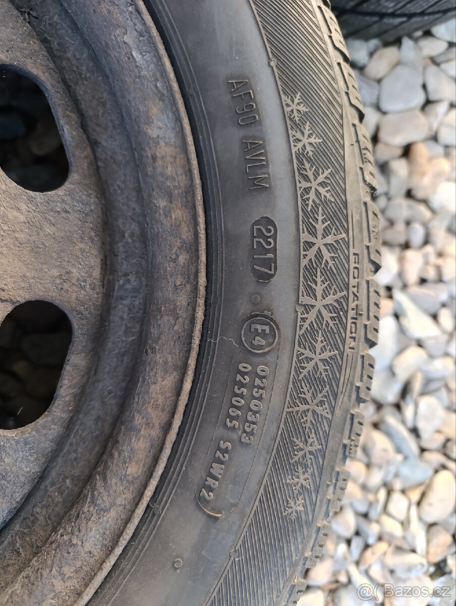 Sada kol se zimními pneu 185/60 R15 - 2