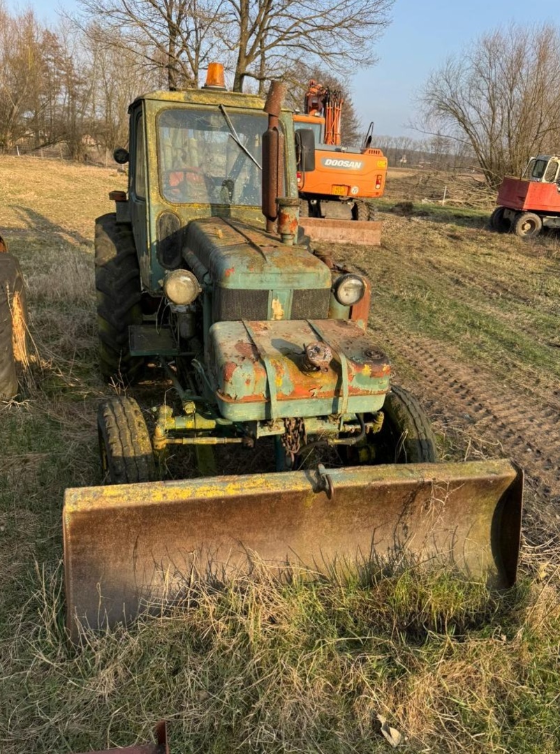 Traktorbagr Bělorus - 2