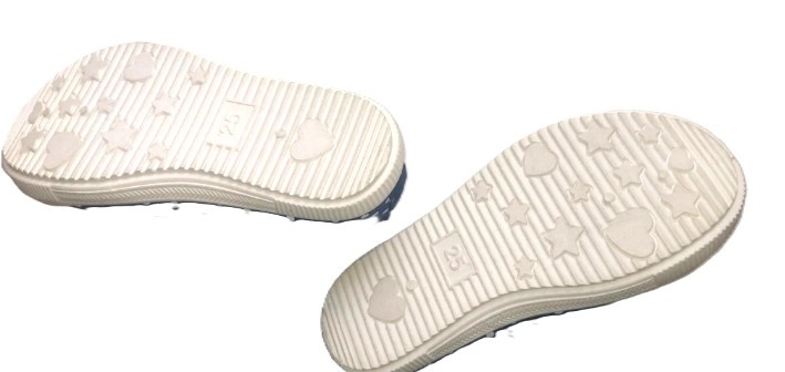 25 H&M cvičky Tenisky dívčí plátěnky boty s gumkou slip on - 2