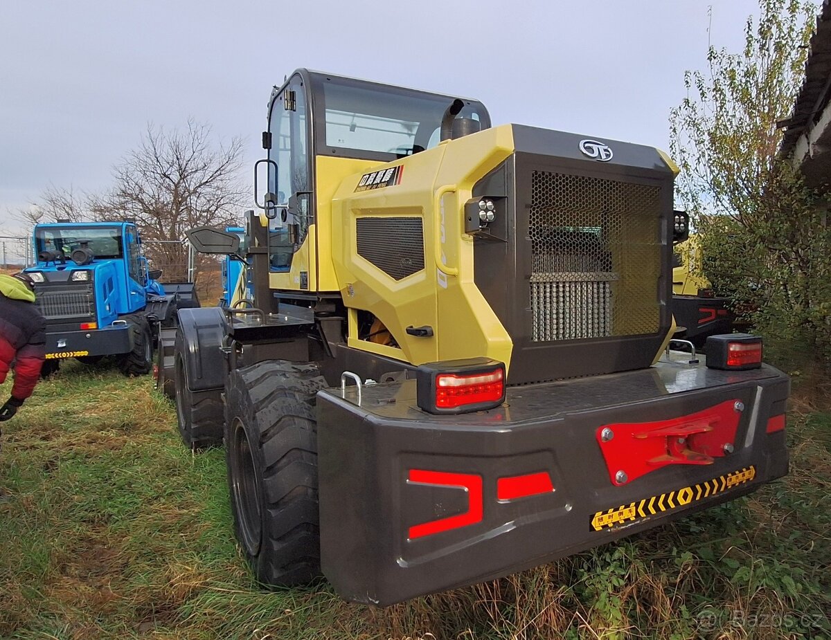 Kolovy nakladač 2,6 tuny zdvih - 2