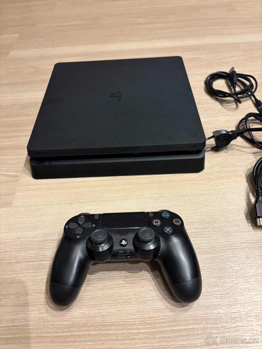 PlayStation 4 Slim - 2