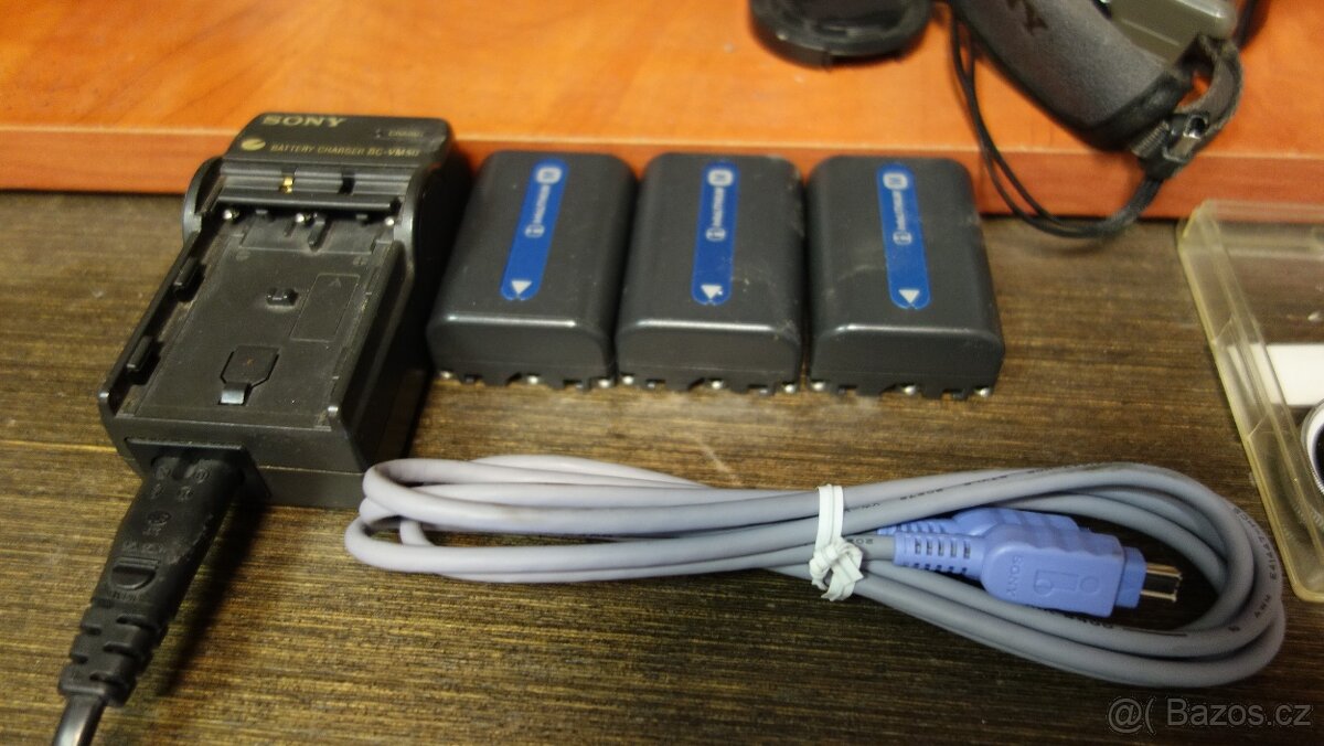 Příslušenství k Sony kamerám, např. DCR-PC115E - 2