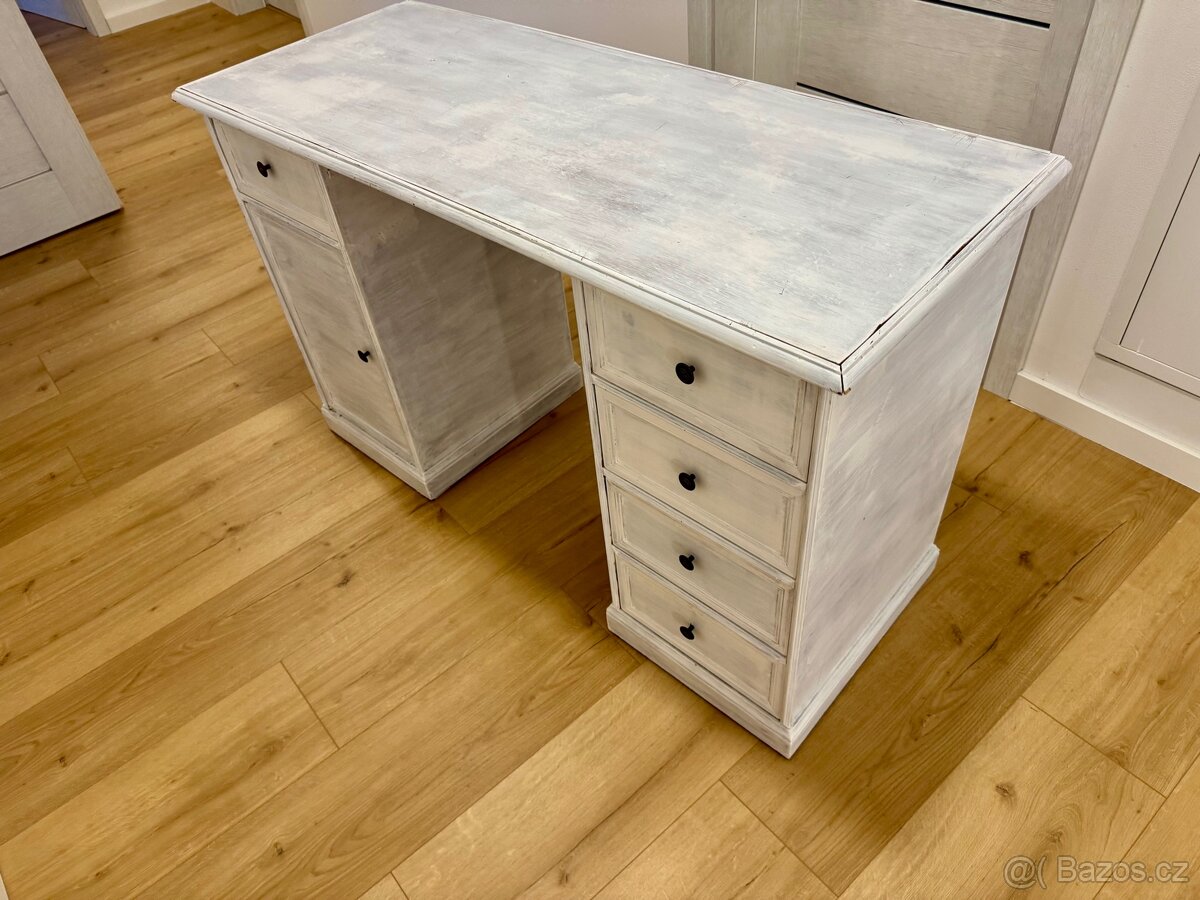 Starší psací stůl - 2