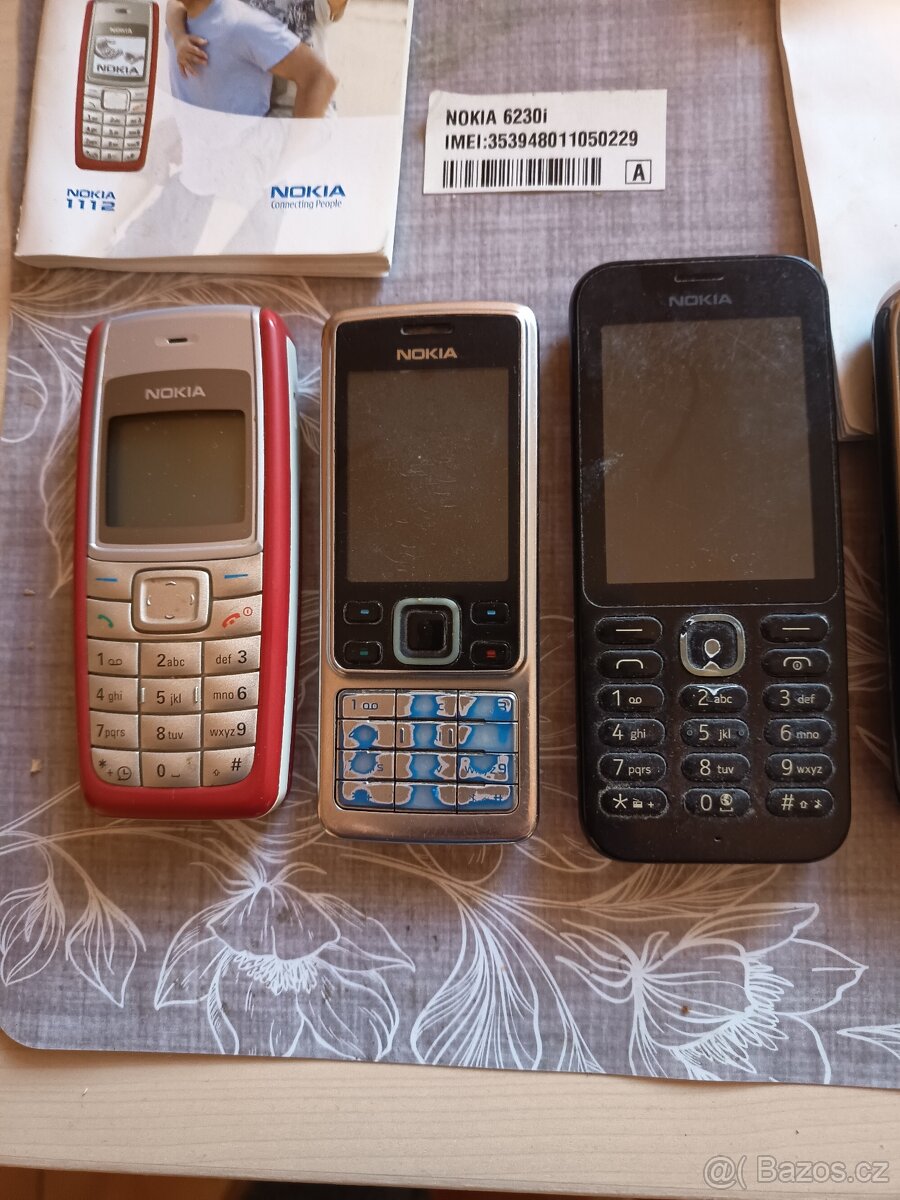 Prodám staré tlačítkové mobily Nokia,Alkatel - 2