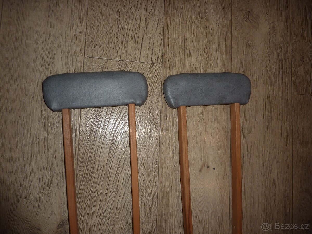 Staré dřevěné berle - nastavitelné - 2