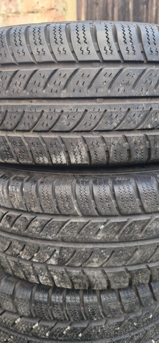 Prodám sadu 215/70/15C - 2