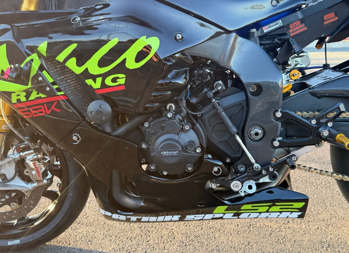 YAMAHA YZF R1 - 2