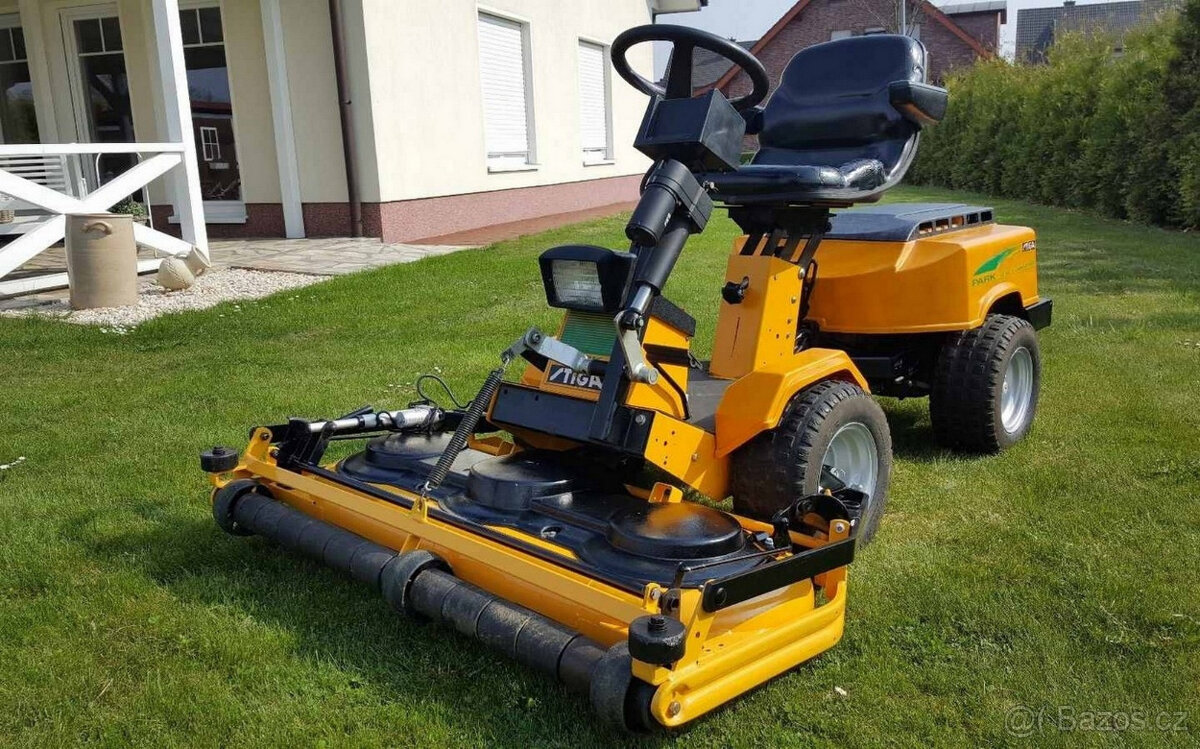 Stiga Park Pro, hydrostatický, 18 koní, 2válcový, 4taktní, p - 2
