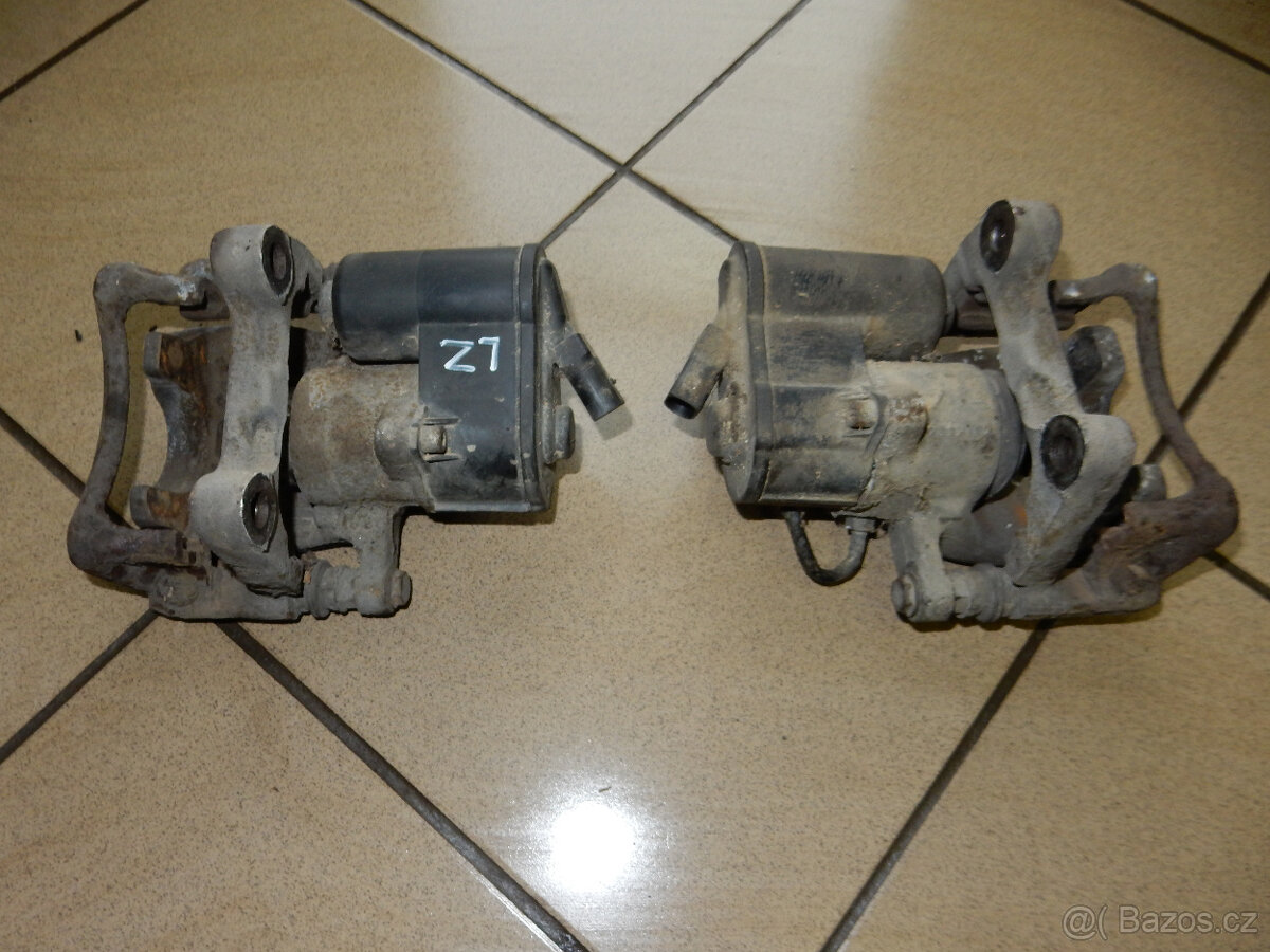 Levý zadní brzdový třmen VW Passat B6 - 2