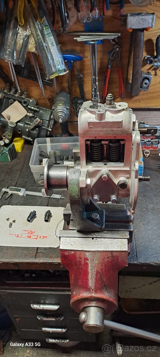 Vstřikovací čerpadlo 2412 na Zetor - 2