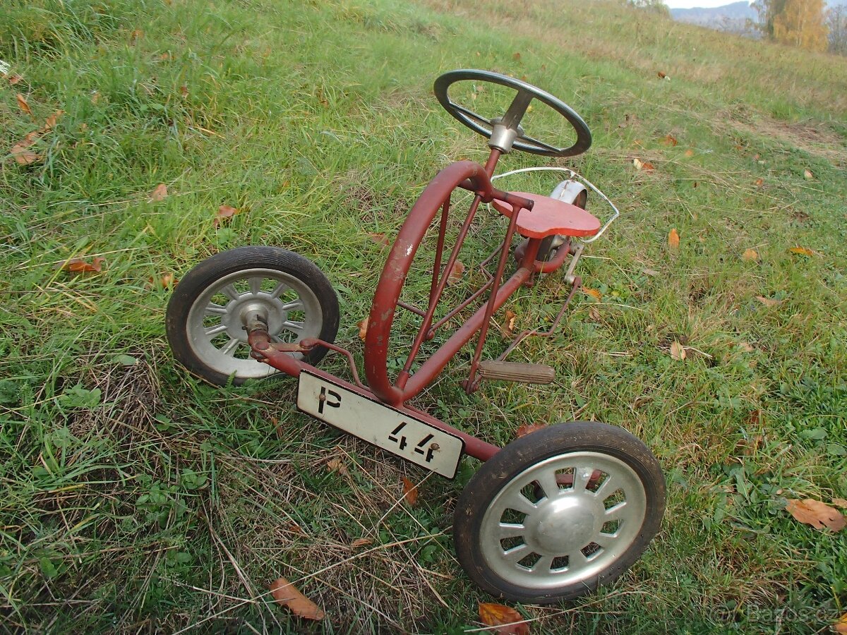 retro tříkolka a kočárek - 2