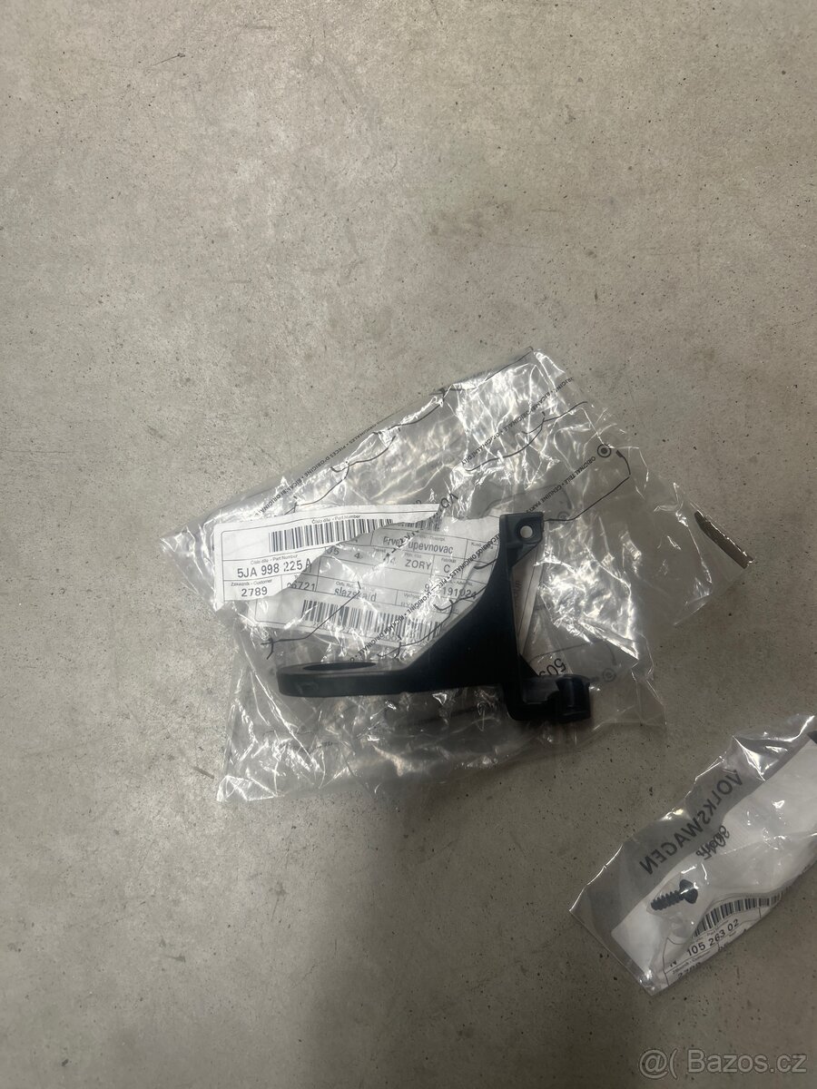 L spodní držák předního světla Škoda Rapid - 2