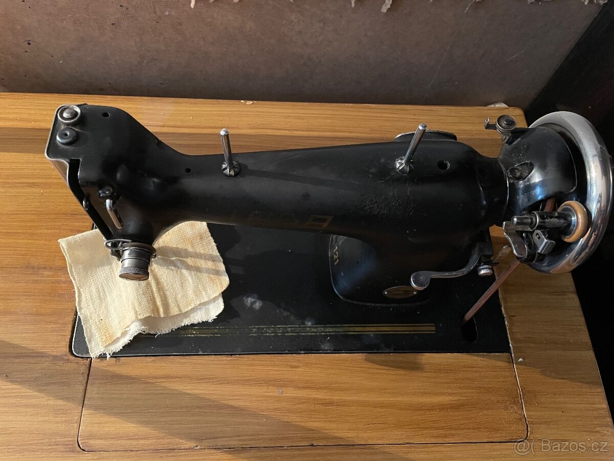 Starožitný šicí stroj LADA 121 - 2