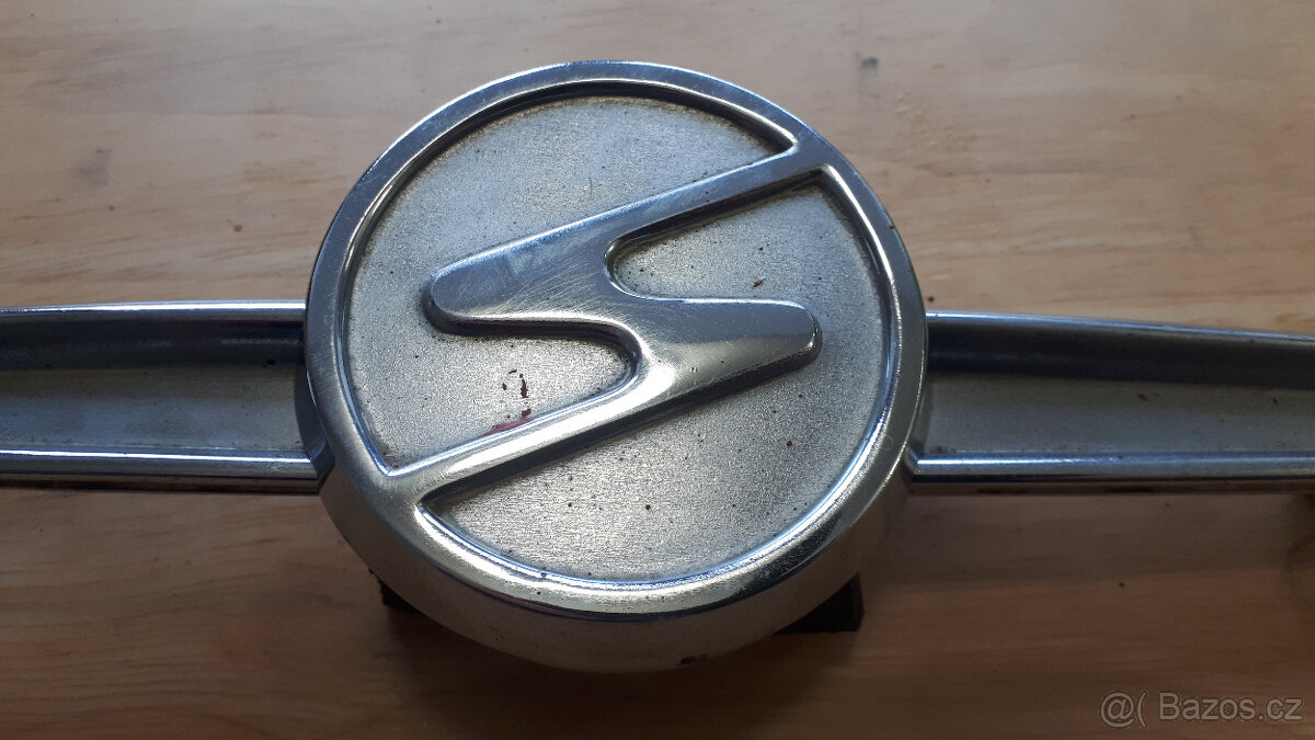 Trabant 601 - logo přední masky - 2