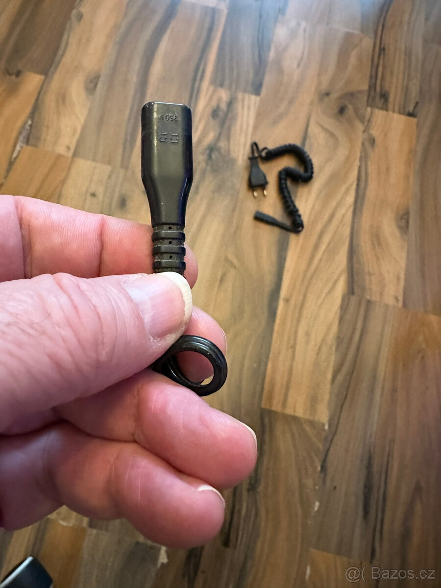 Napájecí adaptér pro holicí strojky BRAUN apod, - 2