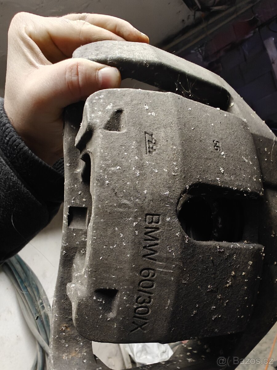 Třmeny BMW e61 e60 - 2