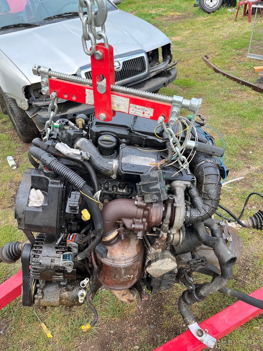 Motor 1.4hdi najeto 280xxx kód motoru 8hx ,50kw - 2