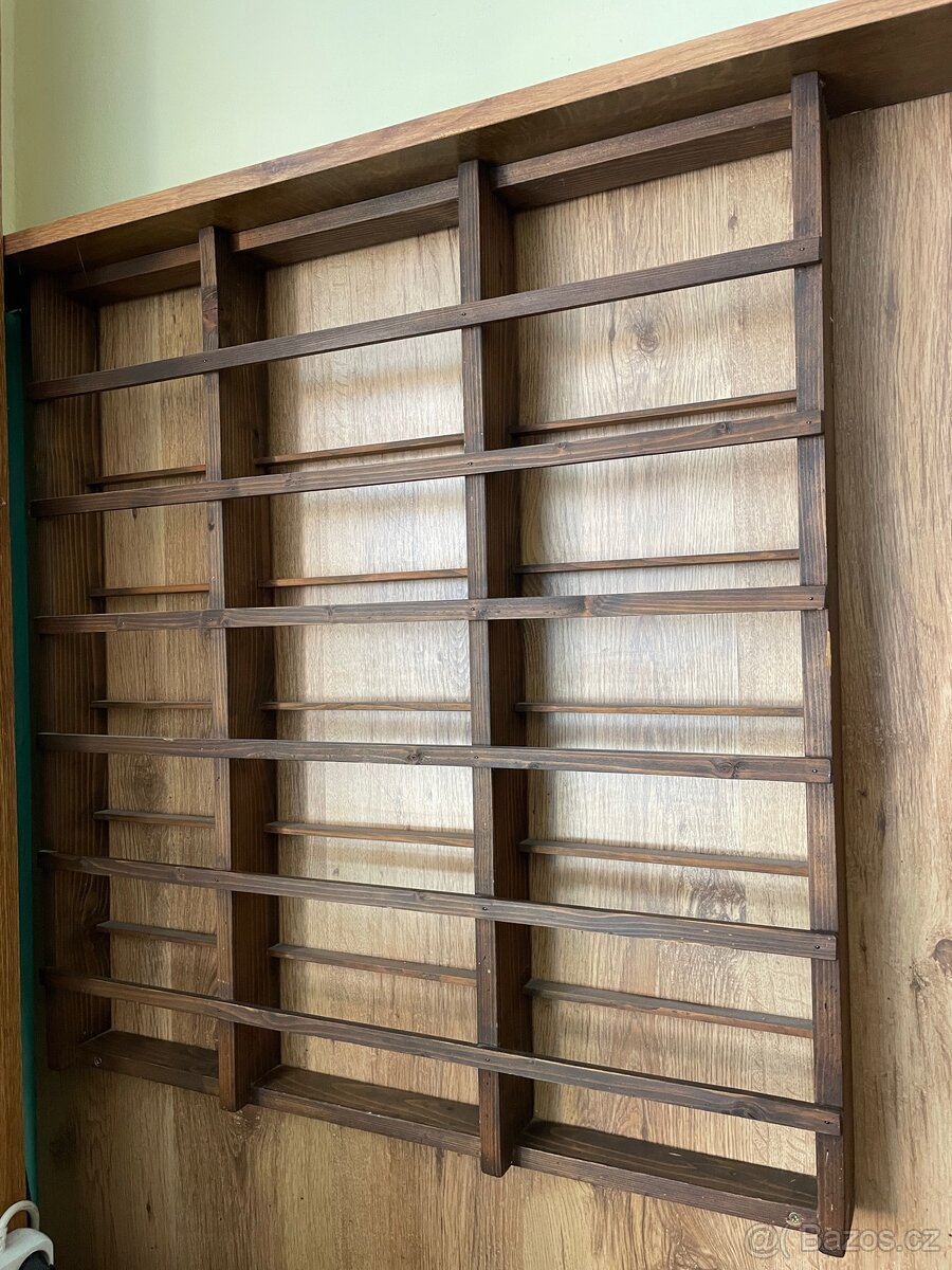 Police na talíře do chalupy. - 2