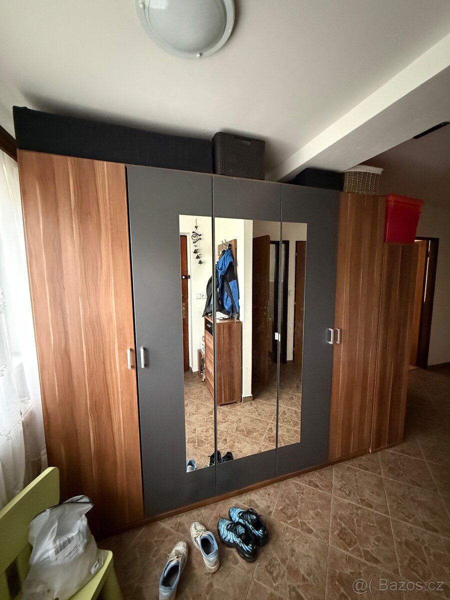 Pokojíček .. šatní skříně - 2