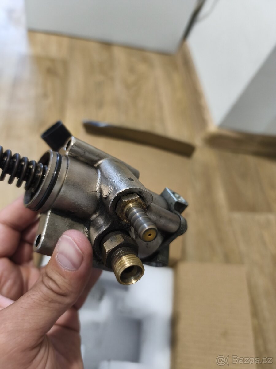 HITACHI PALIVOVÉ ČERPADLO - 2
