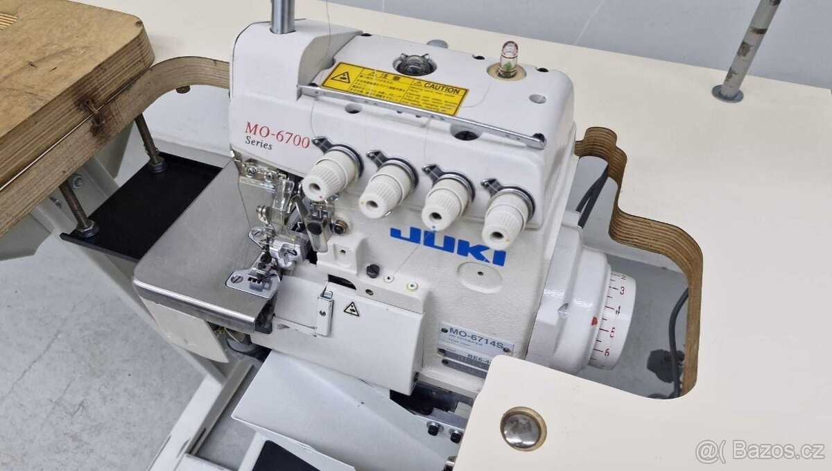 Průmyslový overlock 4 nitný Juki MO-6714s - 2