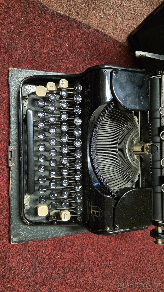 Předválečný psací stroj Olympia Progress P (cca 1933), plně - 2