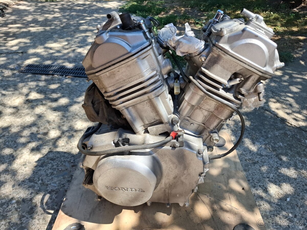 Honda Transalp 650, MOTOR - 2