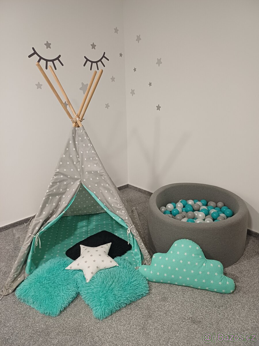 Tepee a bazének s balónky - 2