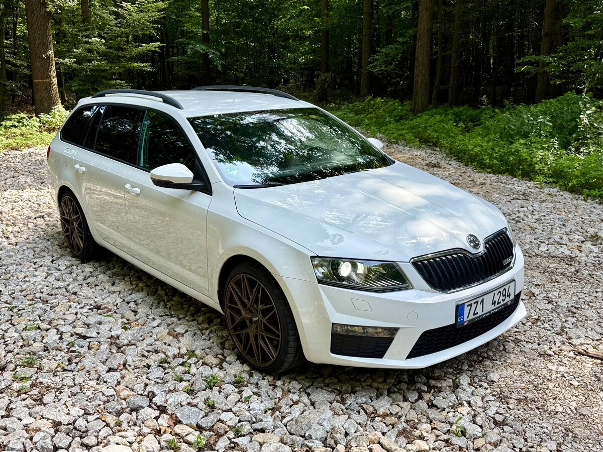Prodám Škoda Octavia 3 RS 135 Kw, manuál - 2