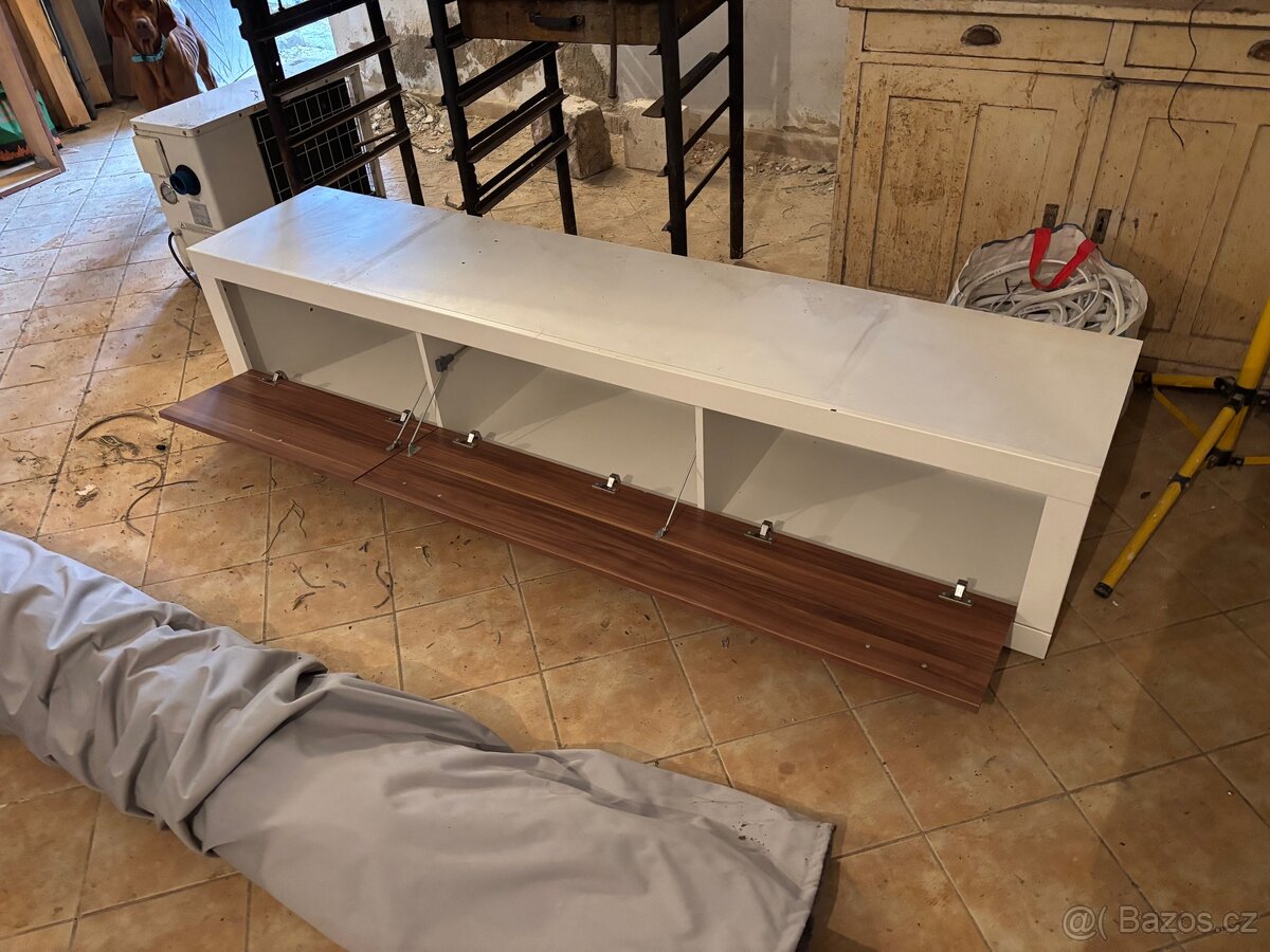 Stolek pod tv - 2