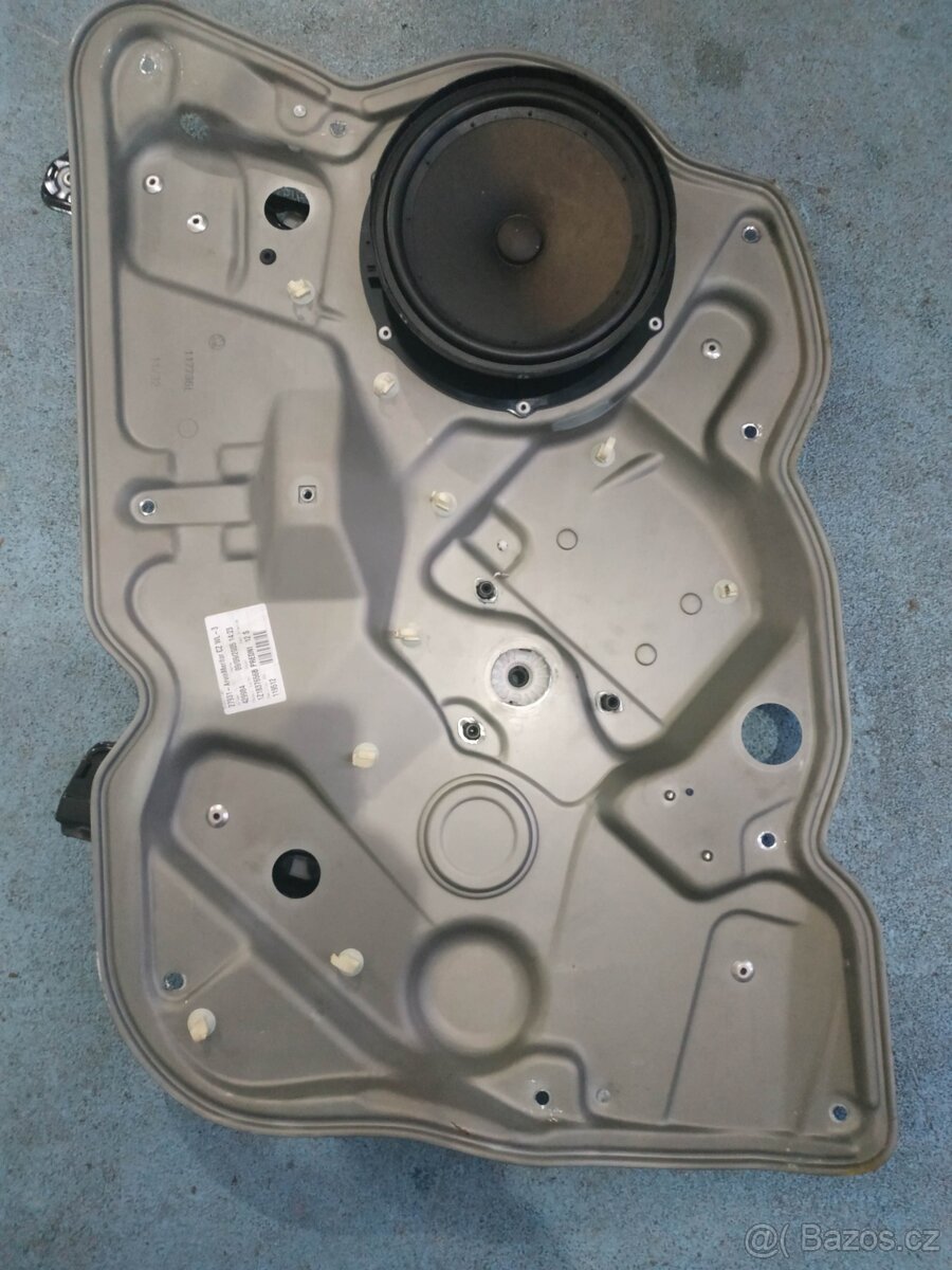 Octavia 2 pravá přední stahovačka - 2