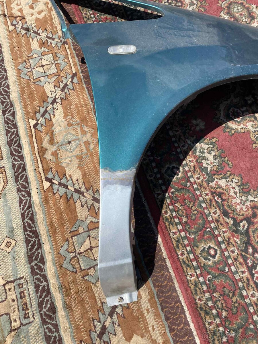 Ford Galaxy 2000-2006 - pravý přední blatník - 2