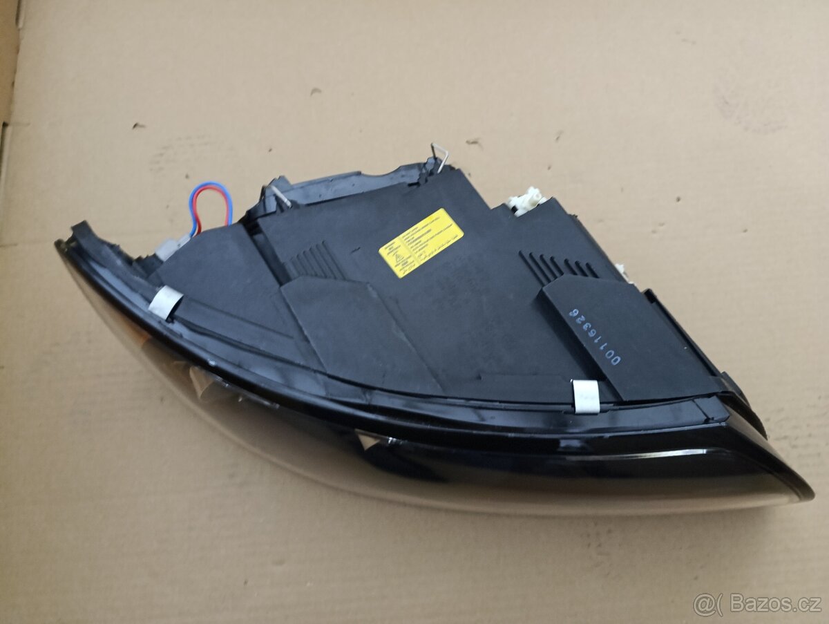 Pravý predný svelomet Volvo S40 II xenon - 2