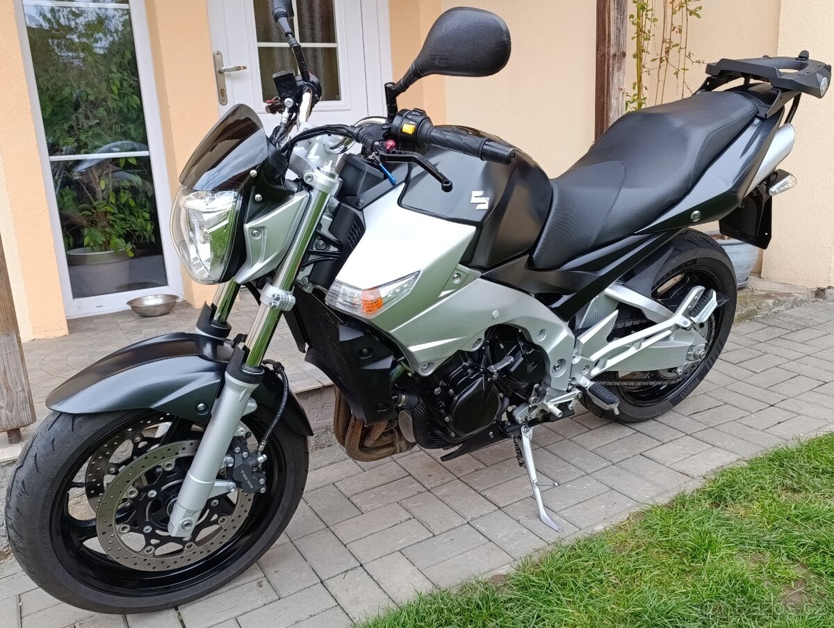 Suzuki GSR 600 - 2
