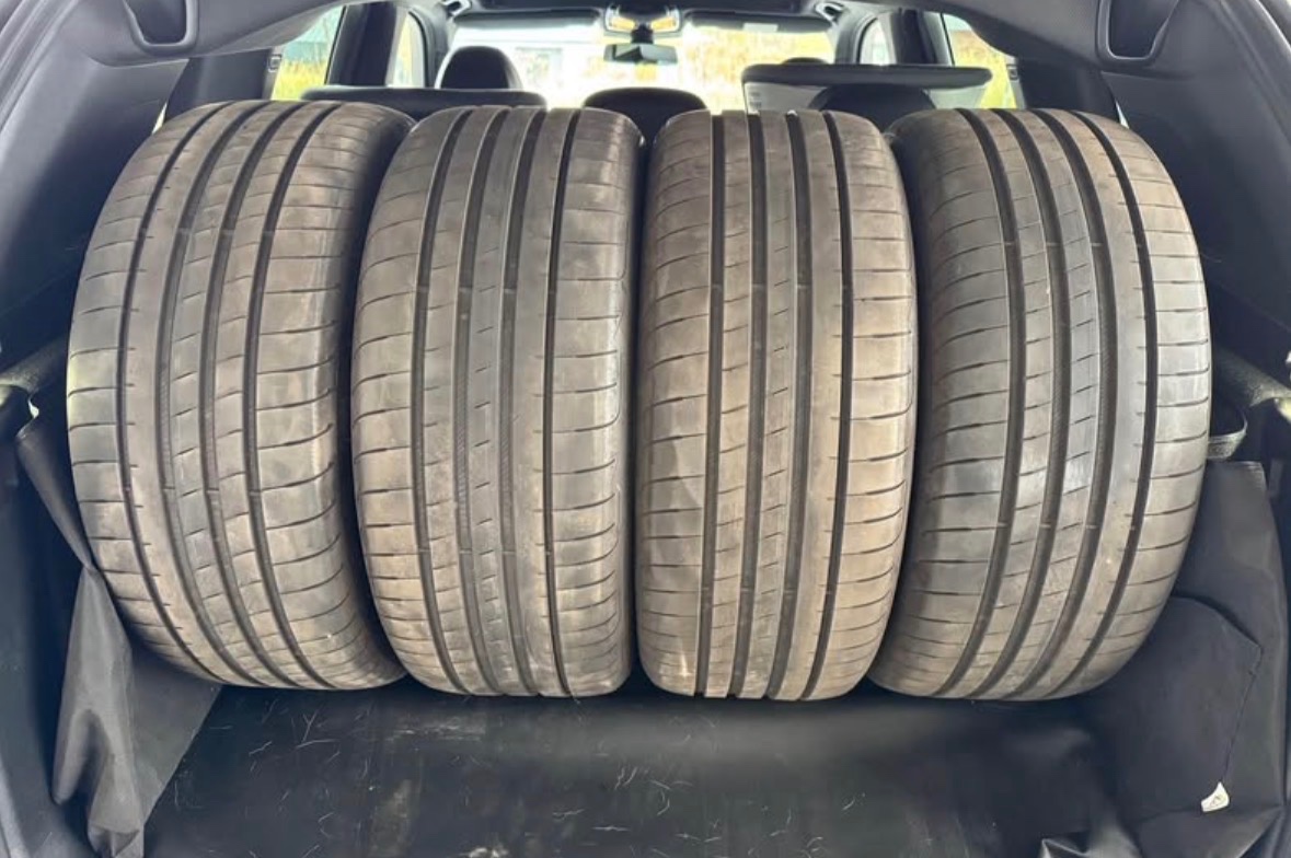 GoodYear 245/45R18 - 2