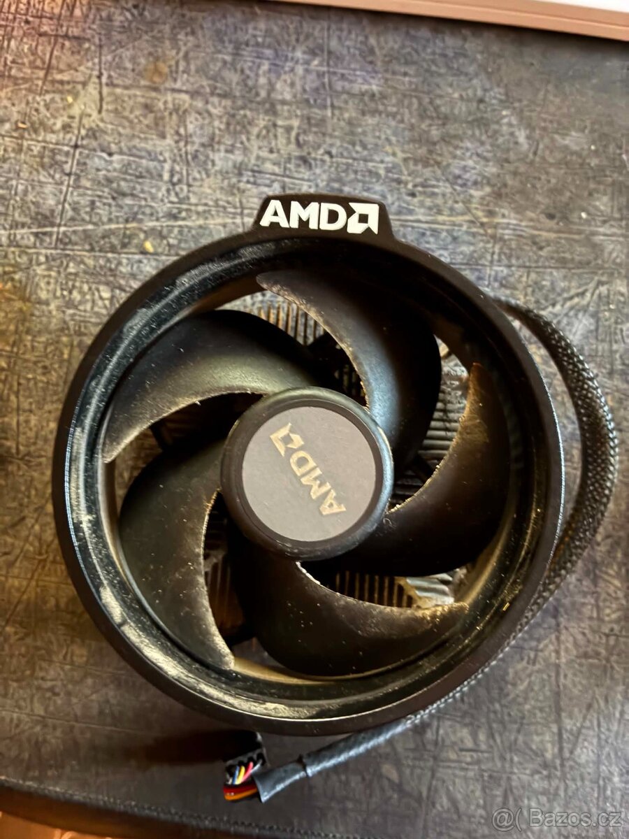 AMD Ryzen 3 2200G s chladičem - 2