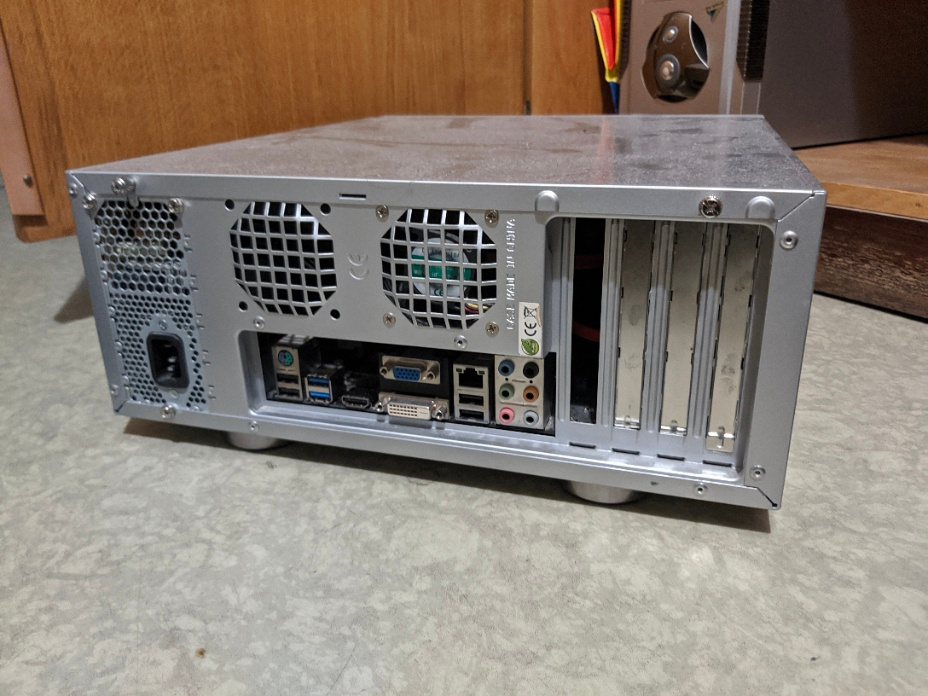 HTPC v skrini Chieftec s iMON displejom - 2