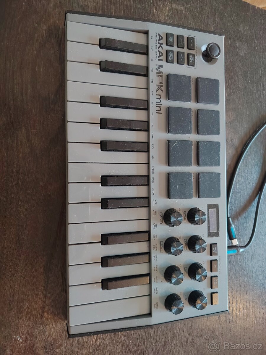Akai MPK Mini MK4 Black MIDI keyboard - 2