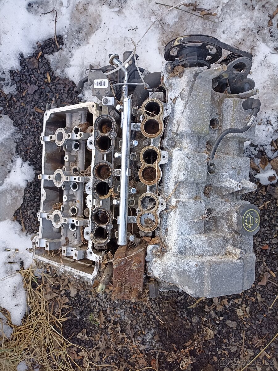 Motor V6 na stolek - 2