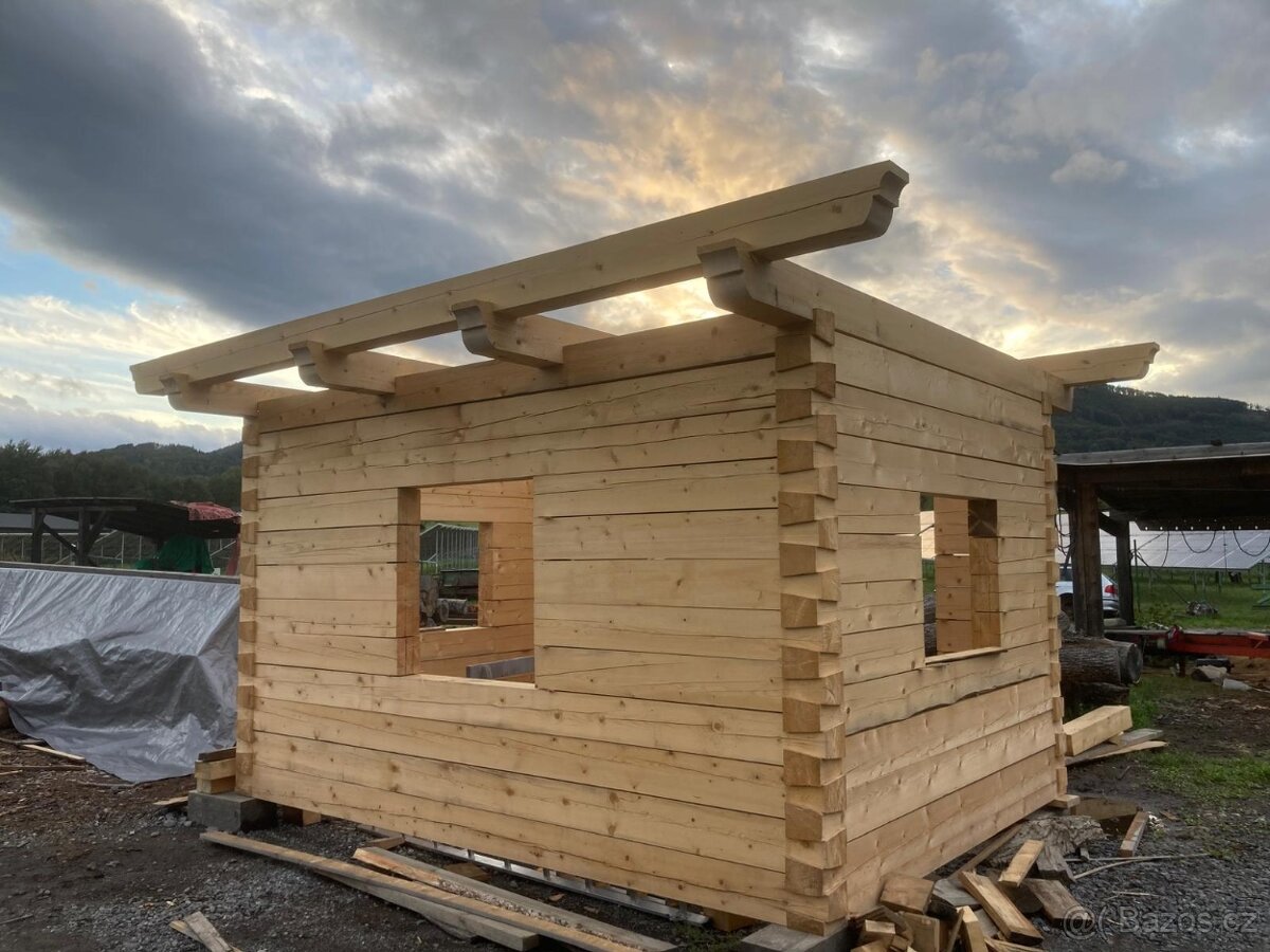 Prodám rozestavěnou roubenku 3x4 m - 2