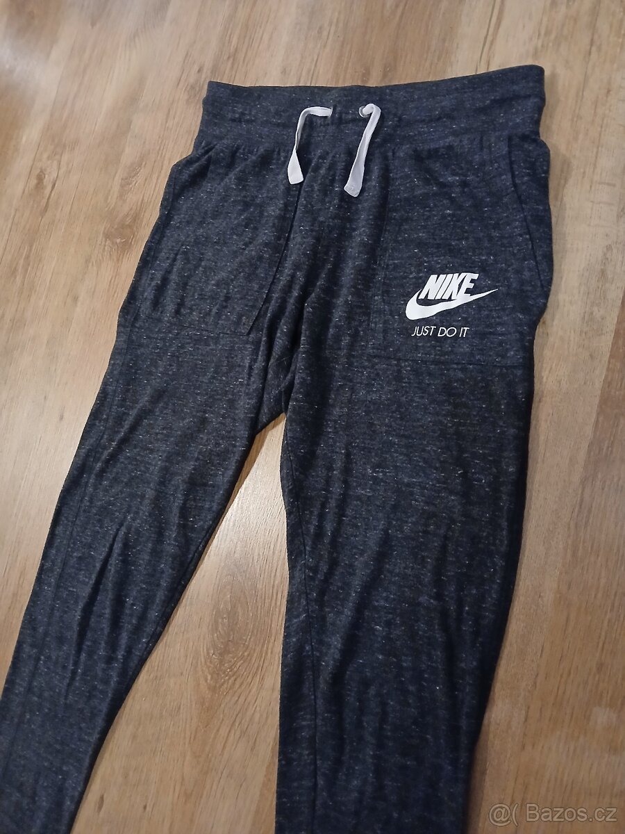Tepláky Nike vel. S - 2