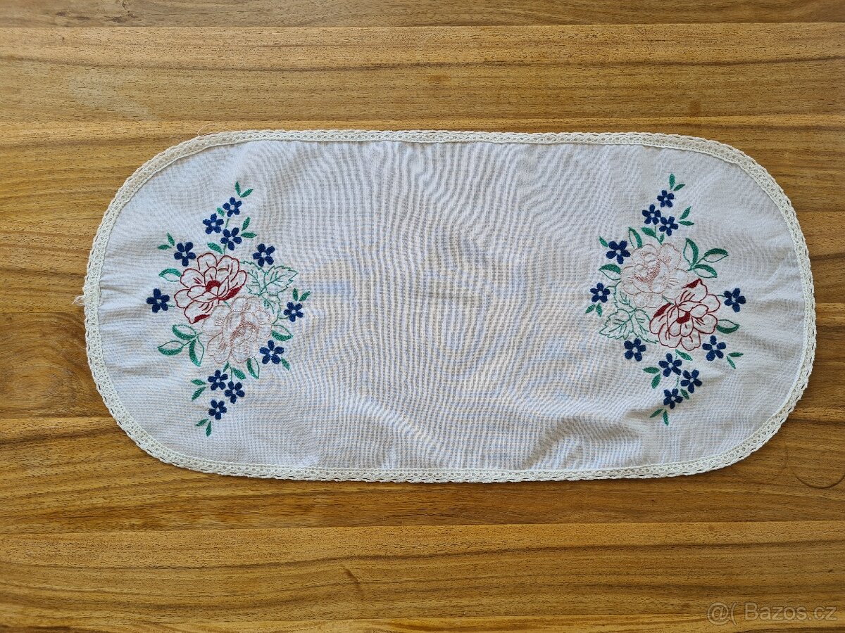 Vyšívané ubrusy, prostírání - 2