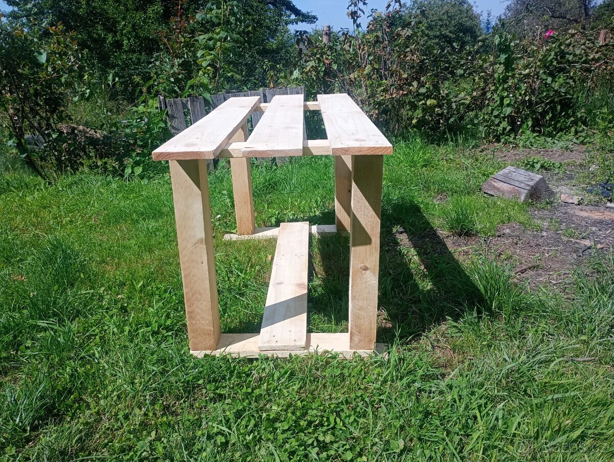 Dřevěná lavička - 2