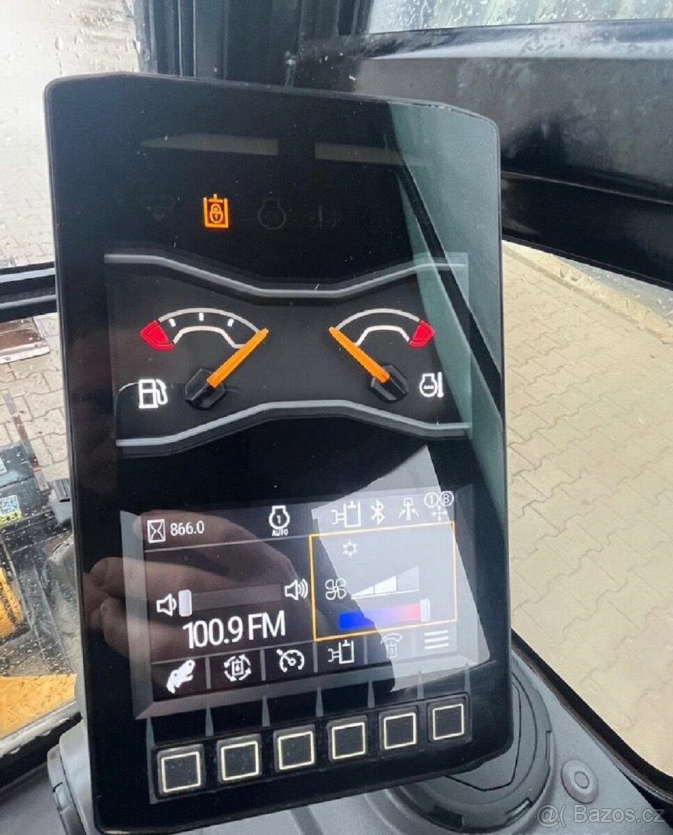 Caterpillar301.8– 16 kW / 21 HP – objem 1 100 cm³ - 2