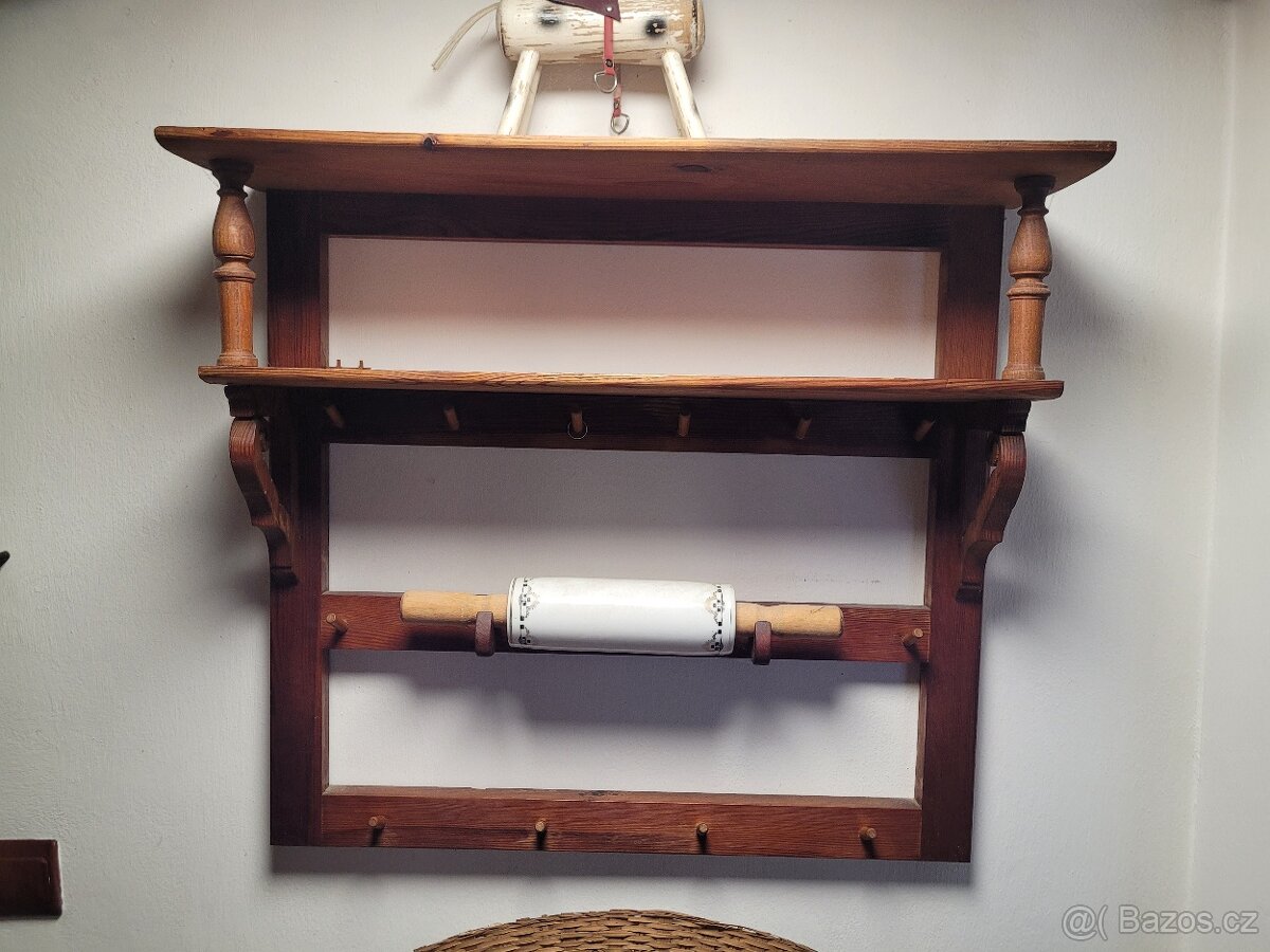 Věšák na stěnu dřevěný starožitný - 2
