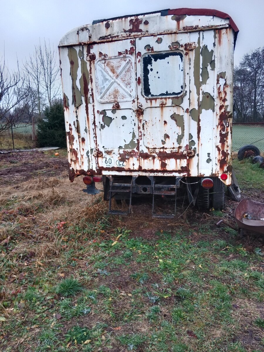 Praga V3S veškeré díly z auta - 2